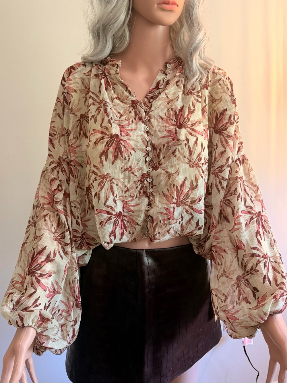 Kourt Santos Boho Floral Long Sleeved Cropped Blouse Size Large NWT
